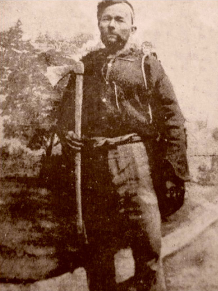seyit-onbasi-odunculuk-yaparken